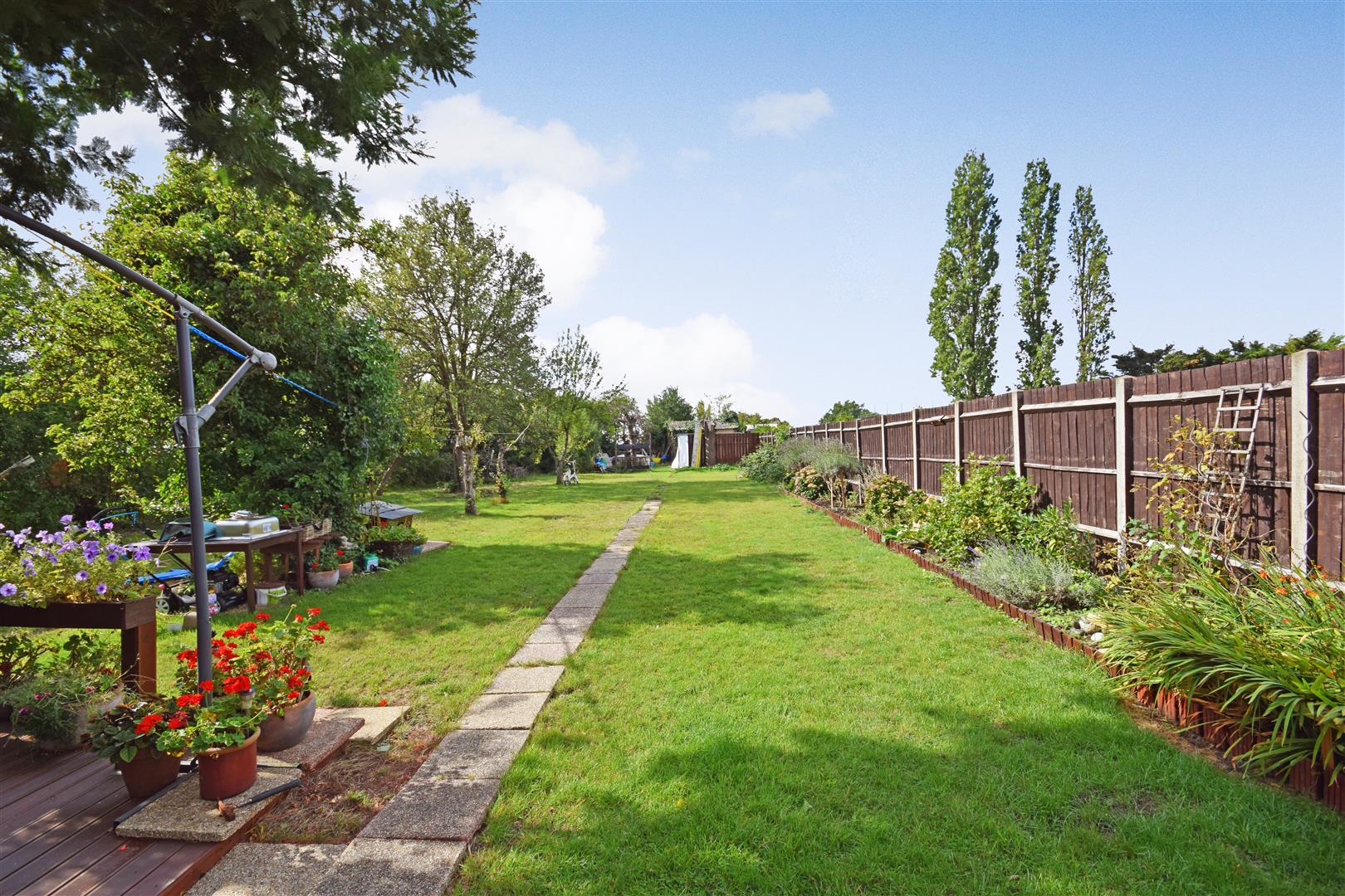 Whitton Avenue East, Greenford